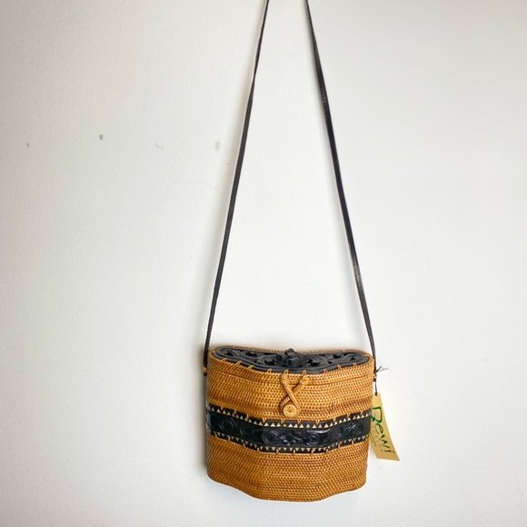 NWT DEWI hand Woven Rattan Carved Wood Balinese Tote Bag Handbag - Picture 11 of 11